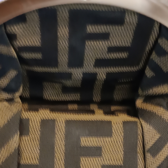 Fendi spy bag excellent condition!! - Picture 14 of 16